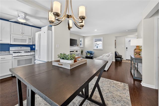 19 Locust Lane, Upper St Clair, PA 15241