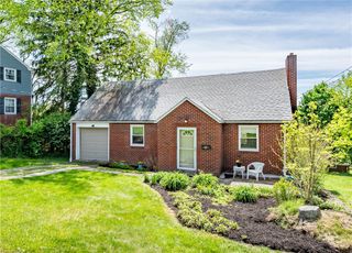 19 Locust Lane, Upper St Clair, PA 15241