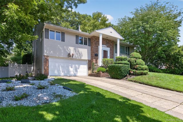 7 Chatham Road, Commack, NY 11725