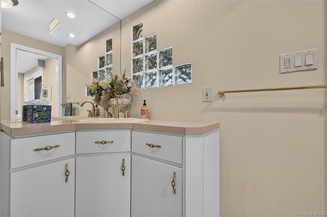 7 Chatham Road, Commack, NY 11725