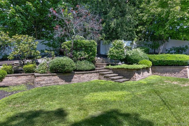 7 Chatham Road, Commack, NY 11725