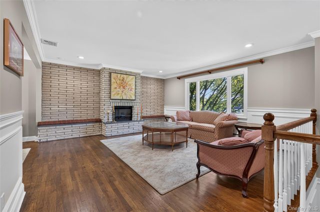 7 Chatham Road, Commack, NY 11725