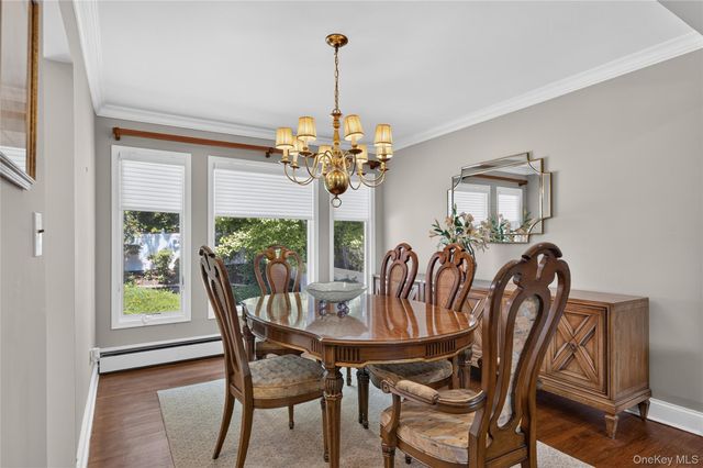 7 Chatham Road, Commack, NY 11725