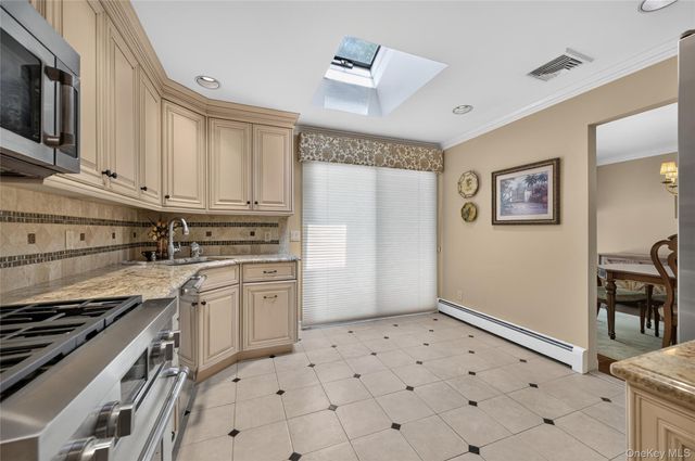 7 Chatham Road, Commack, NY 11725