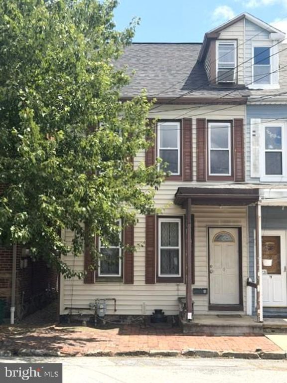 17 S PINE ST, Marietta, PA 17547