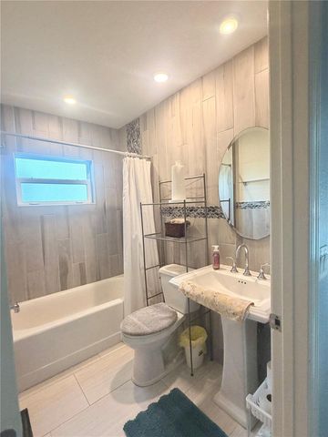 1521 FOXCROFT DRIVE W, Palm Harbor, FL 34683