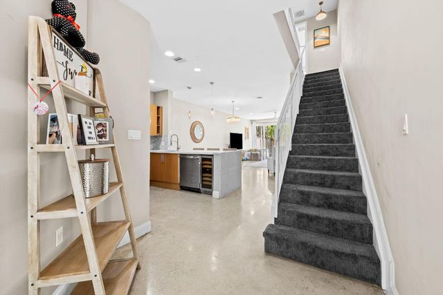 830 NE 19th Avenue, Fort Lauderdale, FL 33304