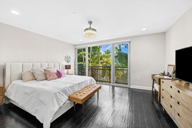 830 NE 19th Avenue, Fort Lauderdale, FL 33304