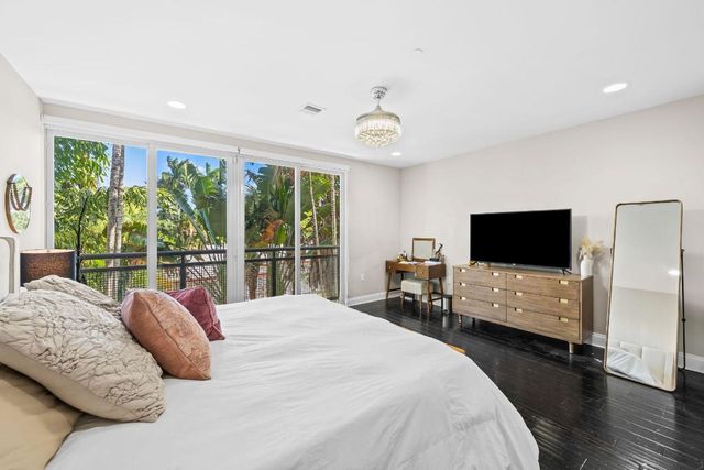 830 NE 19th Avenue, Fort Lauderdale, FL 33304