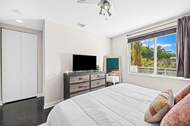 830 NE 19th Avenue, Fort Lauderdale, FL 33304