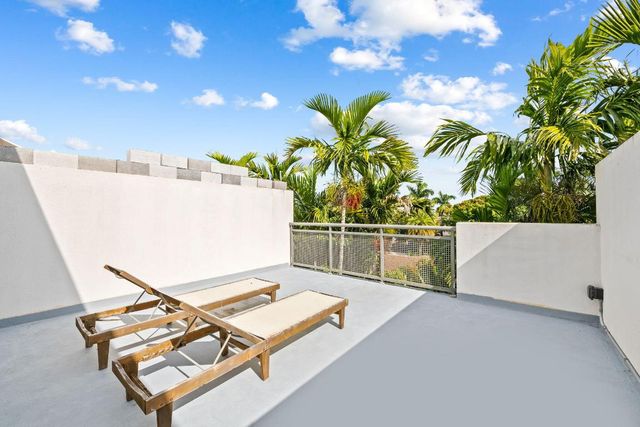 830 NE 19th Avenue, Fort Lauderdale, FL 33304