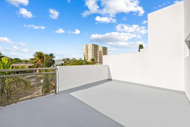 830 NE 19th Avenue, Fort Lauderdale, FL 33304