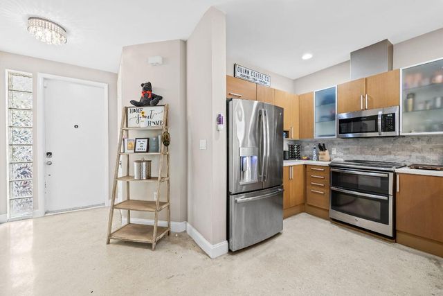 830 NE 19th Avenue, Fort Lauderdale, FL 33304