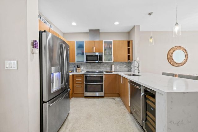 830 NE 19th Avenue, Fort Lauderdale, FL 33304