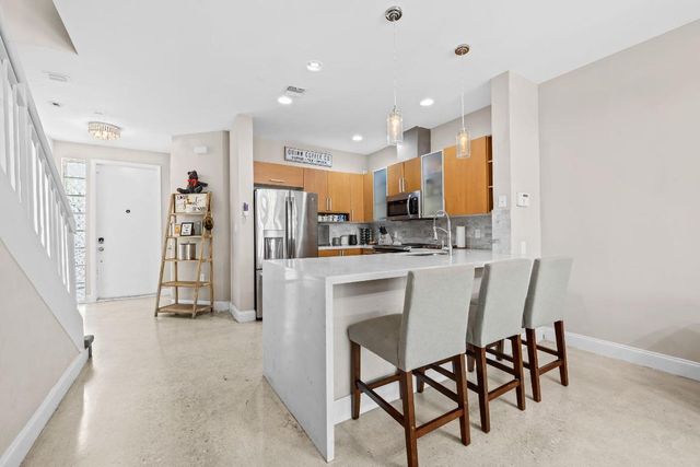 830 NE 19th Avenue, Fort Lauderdale, FL 33304