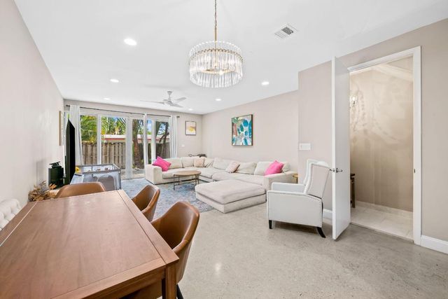 830 NE 19th Avenue, Fort Lauderdale, FL 33304