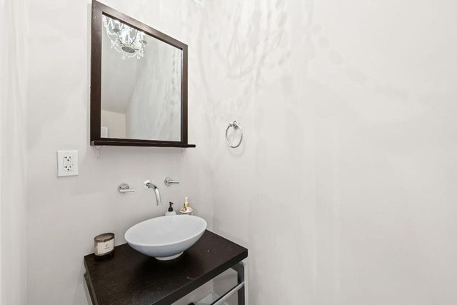 830 NE 19th Avenue, Fort Lauderdale, FL 33304