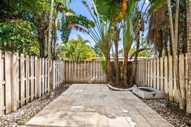 830 NE 19th Avenue, Fort Lauderdale, FL 33304