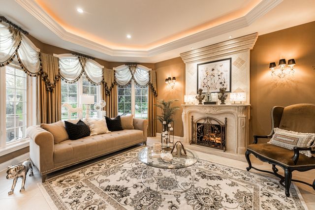 147 Los Lagos Drive, Bloomingdale, IL 60108