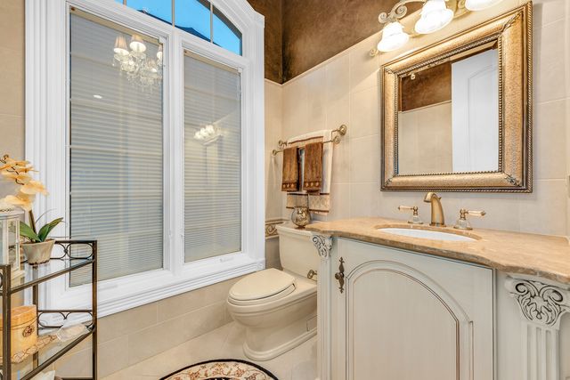 147 Los Lagos Drive, Bloomingdale, IL 60108