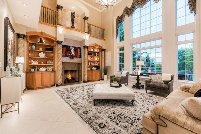 147 Los Lagos Drive, Bloomingdale, IL 60108