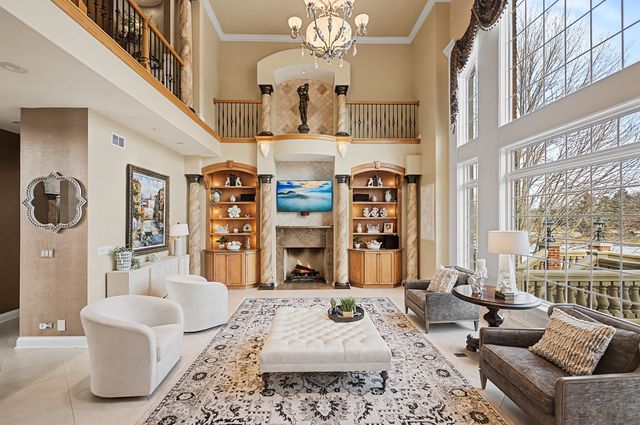 147 Los Lagos Drive, Bloomingdale, IL 60108