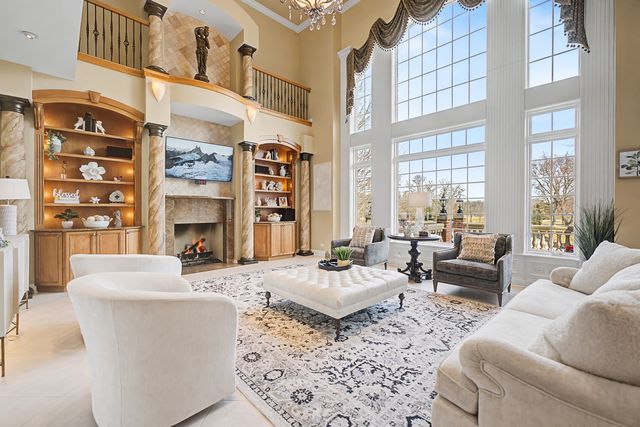 147 Los Lagos Drive, Bloomingdale, IL 60108