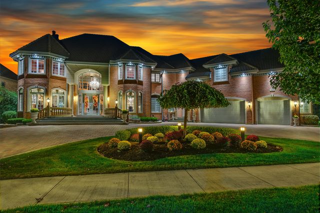 147 Los Lagos Drive, Bloomingdale, IL 60108