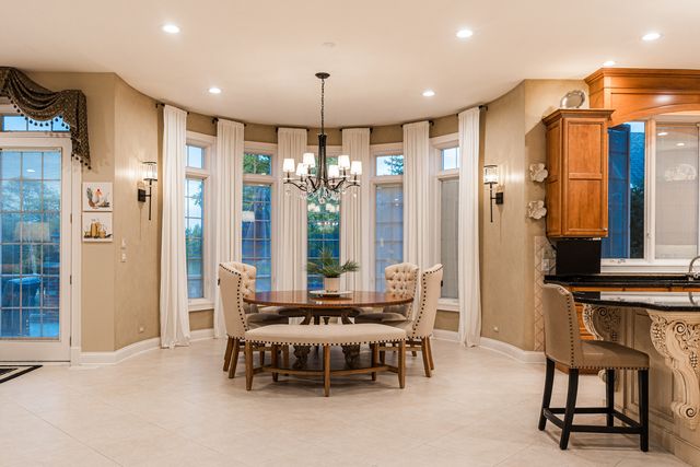 147 Los Lagos Drive, Bloomingdale, IL 60108