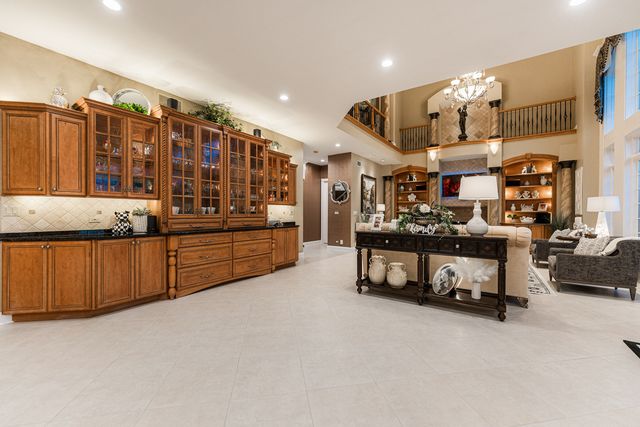 147 Los Lagos Drive, Bloomingdale, IL 60108