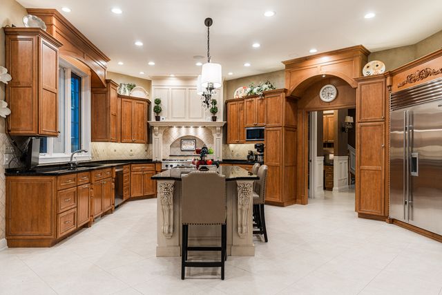 147 Los Lagos Drive, Bloomingdale, IL 60108