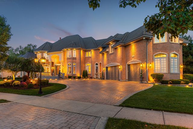 147 Los Lagos Drive, Bloomingdale, IL 60108