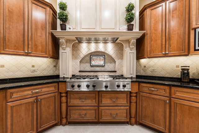 147 Los Lagos Drive, Bloomingdale, IL 60108