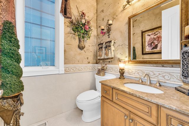 147 Los Lagos Drive, Bloomingdale, IL 60108