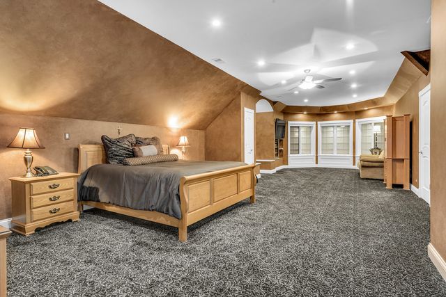 147 Los Lagos Drive, Bloomingdale, IL 60108