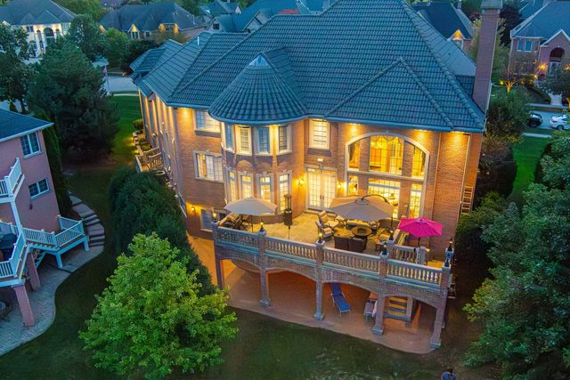 147 Los Lagos Drive, Bloomingdale, IL 60108