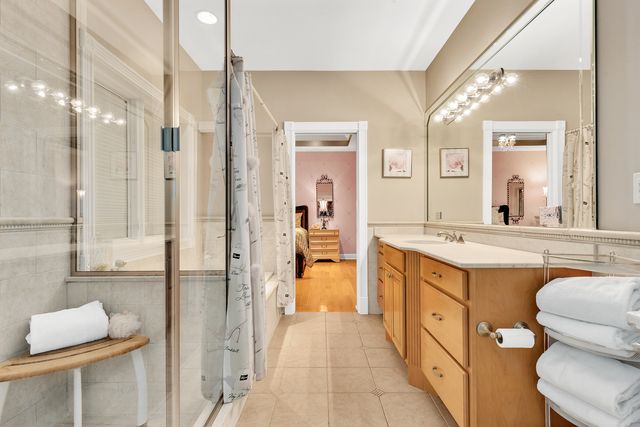 147 Los Lagos Drive, Bloomingdale, IL 60108