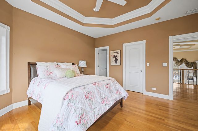 147 Los Lagos Drive, Bloomingdale, IL 60108