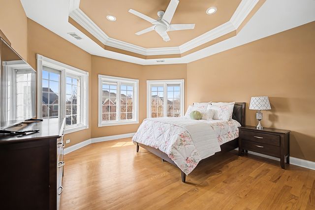 147 Los Lagos Drive, Bloomingdale, IL 60108