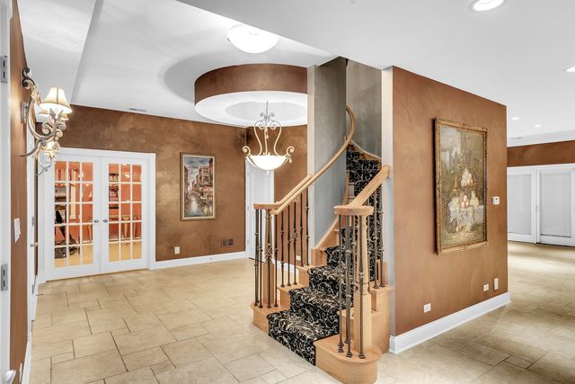 147 Los Lagos Drive, Bloomingdale, IL 60108