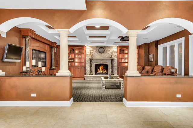 147 Los Lagos Drive, Bloomingdale, IL 60108