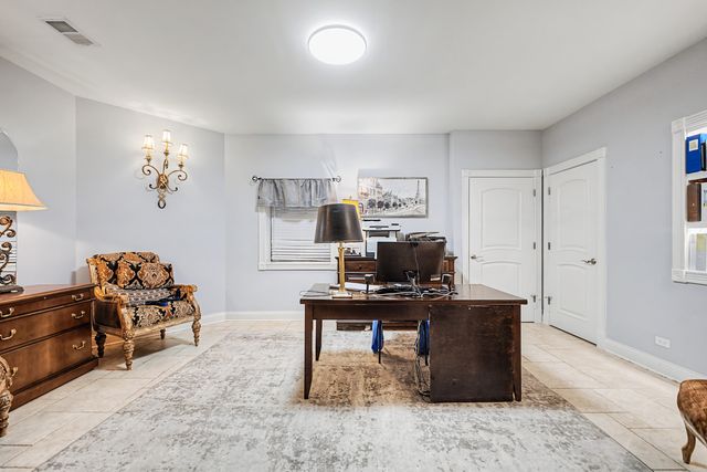 147 Los Lagos Drive, Bloomingdale, IL 60108