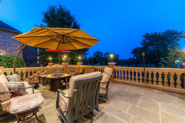 147 Los Lagos Drive, Bloomingdale, IL 60108