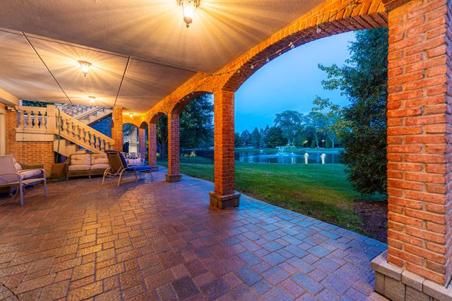 147 Los Lagos Drive, Bloomingdale, IL 60108