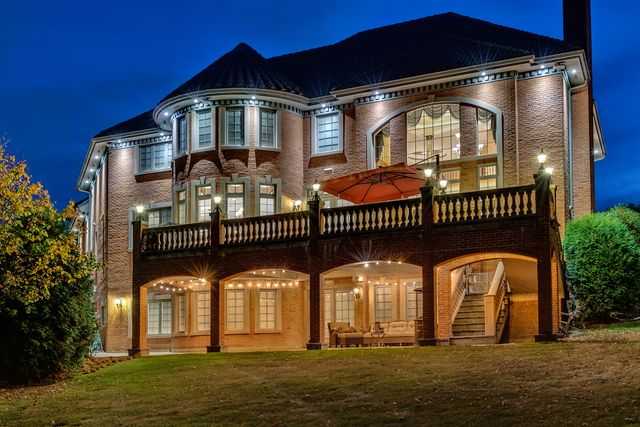 147 Los Lagos Drive, Bloomingdale, IL 60108