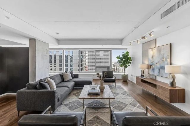 1155 S Grand Avenue 1707, Los Angeles, CA 90015