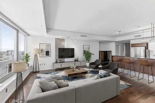 1155 S Grand Avenue 1707, Los Angeles, CA 90015