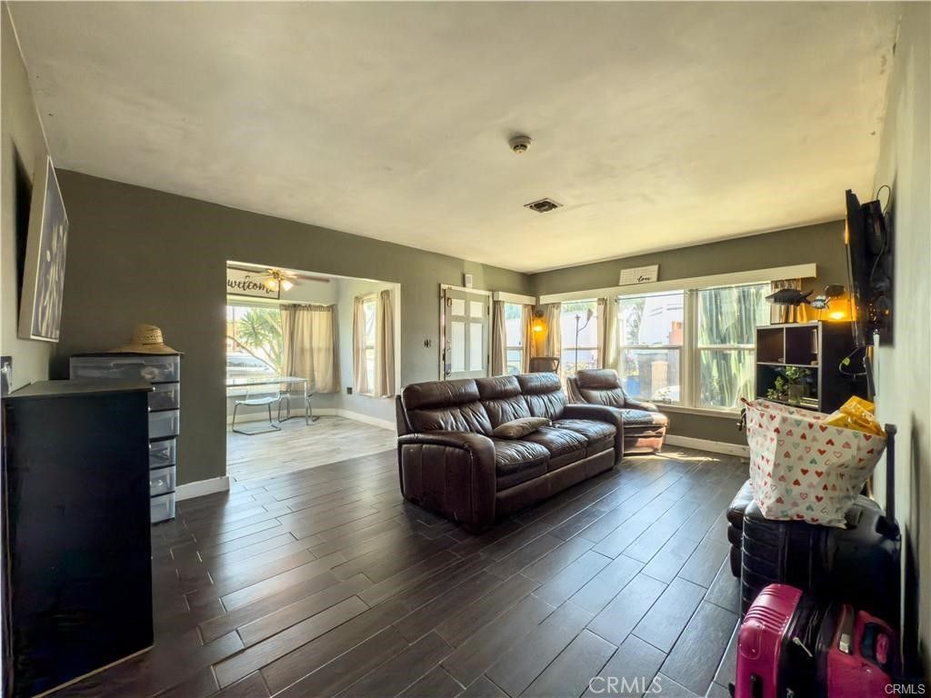 Image 4 of property listing at 4810 E San Luis Street, Compton, CA 90221