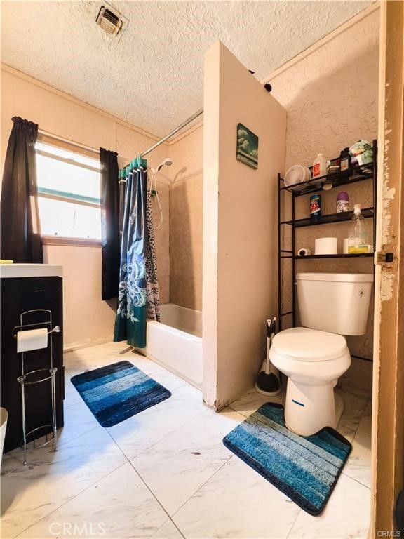 Image 8 of property listing at 4810 E San Luis Street, Compton, CA 90221