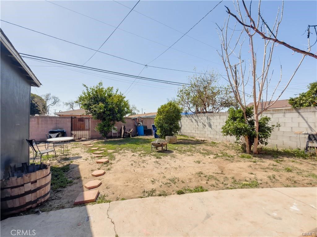 Image 9 of property listing at 4810 E San Luis Street, Compton, CA 90221